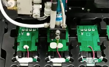 **裕電子有限公司在我司采購視覺點膠機用于線路板點coating膠應(yīng)用