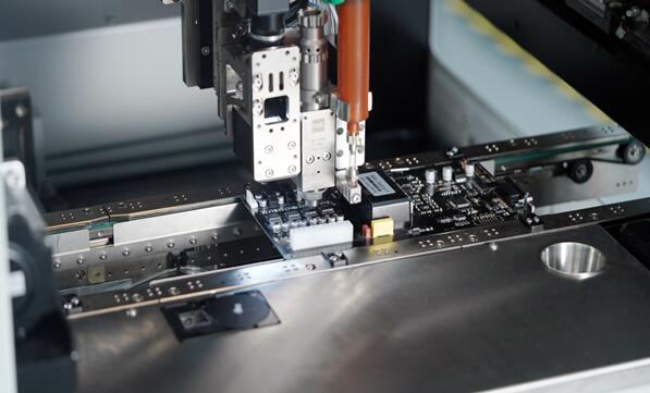 邁伺特全自動點(diǎn)膠機(jī)PCB板封裝