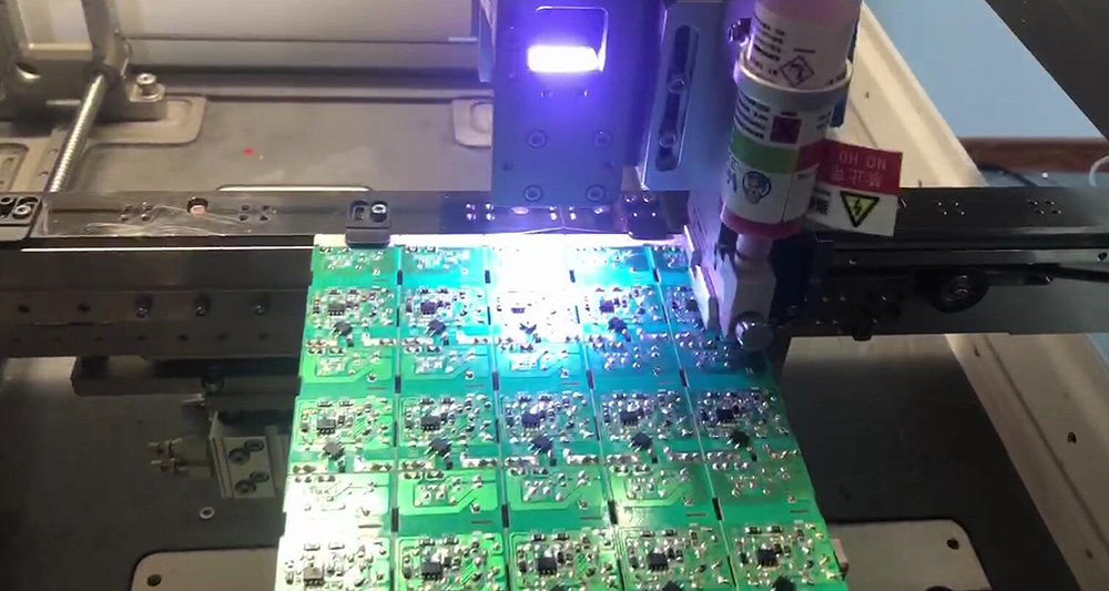 再次購買在線式點膠機周先生獲得了良好的點膠體驗